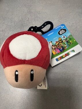 Club Mocchi Mocchi Nintendo Super Mario Mushroom plush clip-on, NWT!